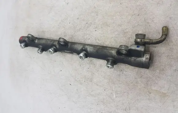BMW 3 E90 E91 Fuel distributor 7787164