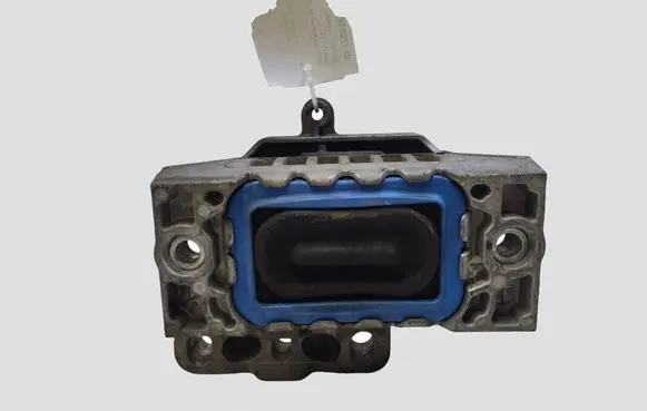 Volkswagen PASSAT B6 Engine mount bracket 1K0199262