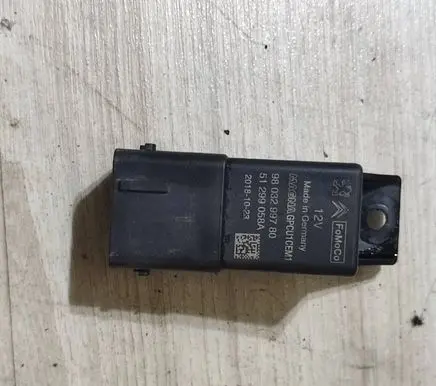 Glow plug pre-heat relay