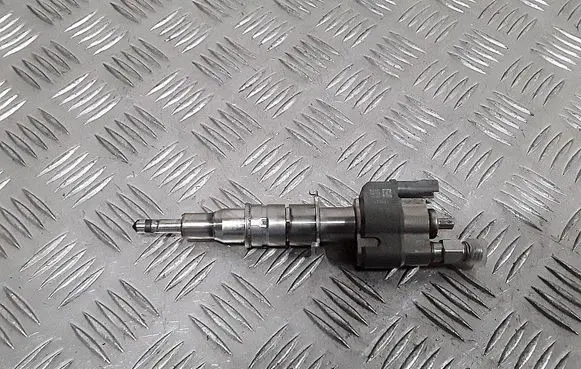 BMW 3 E92 E93 Fuel injector 13537589048