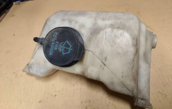 Jeep Cherokee XJ Windshield washer fluid reservoir/tank 