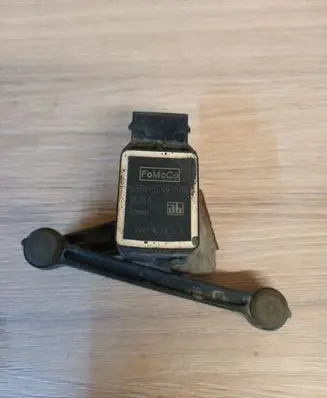 Headlight/headlamp level sensor