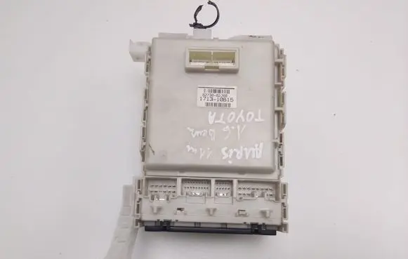 Toyota Auris 150 Fuse box set 8273002J40