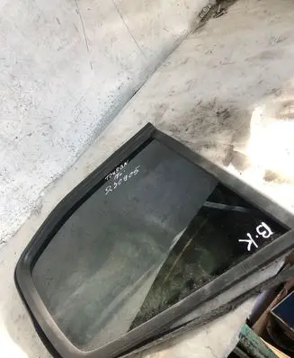 Volkswagen Touran III Rear side window 43r011595