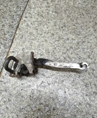 BMW 7 E32 Rear door check strap stopper 1938876