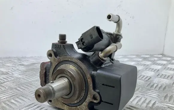 Volkswagen Golf Plus Fuel injection high pressure pump 03L130755E