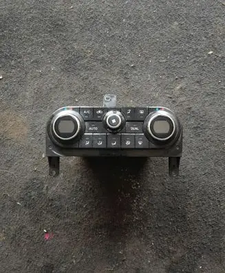 Nissan Qashqai Climate control unit 27500BR47B
