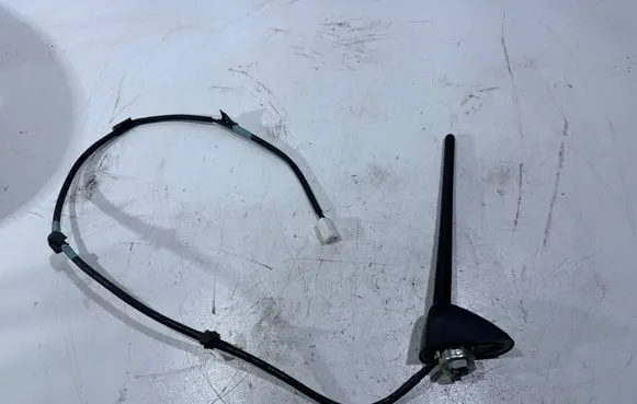 Toyota Prius+ (ZVW40) Radio antenna V307525C