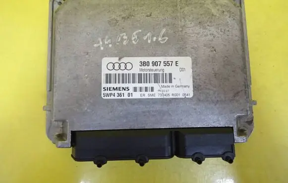 Audi A4 S4 B5 8D Engine control unit/module 3B0907557E 5WP436101
