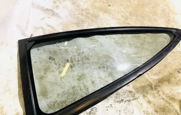 Mazda 323 Rear side window