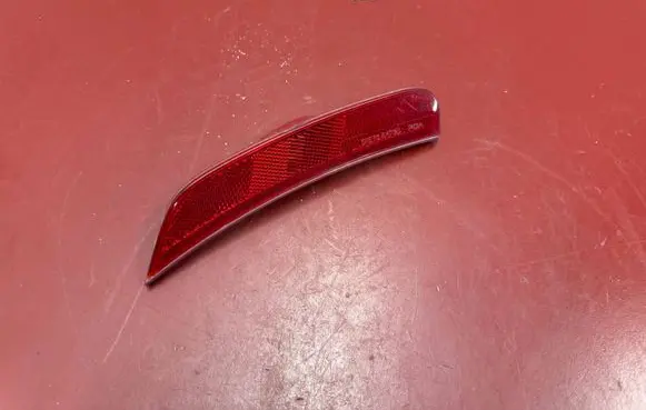 Chrysler Pacifica Rear tail light reflector 68229425AA