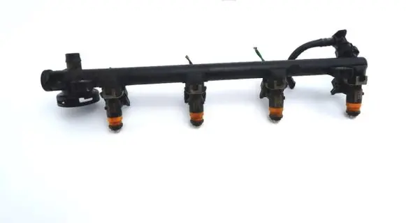 Renault Megane I Fuel injector supply line/pipe 
