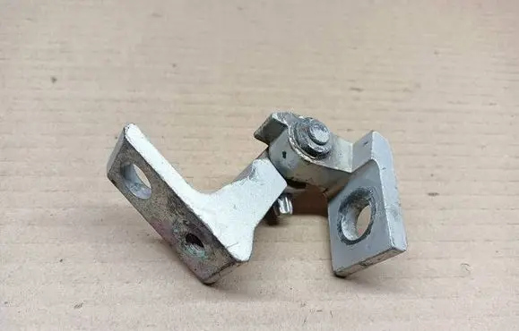 Volkswagen PASSAT B8 Front door lower hinge 