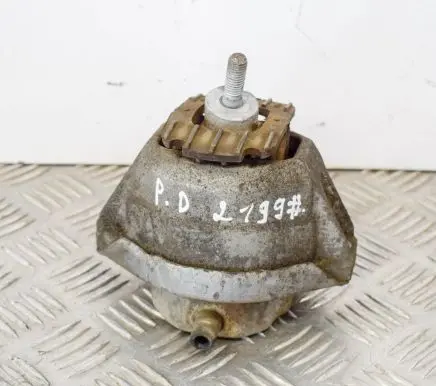 BMW 5 E60 E61 Engine mount bracket 6769874