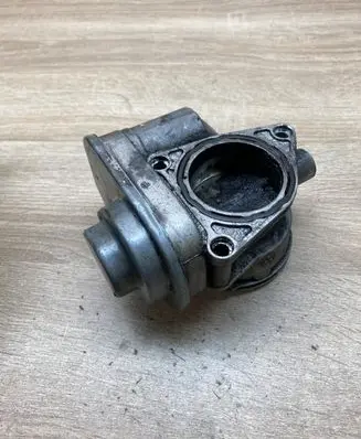 Volkswagen PASSAT B5 Throttle valve 038128063G