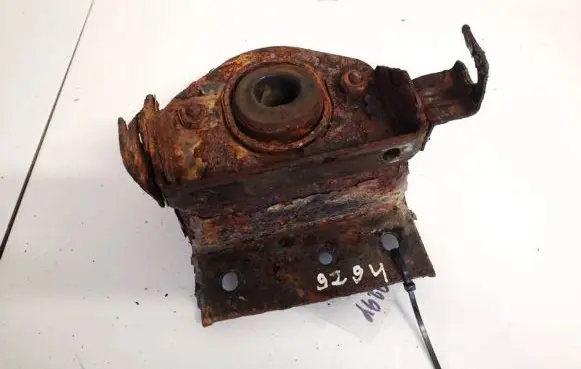 Citroen C8 Engine mount bracket