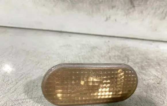 Volkswagen Bora Front fender indicator light 1j5949117