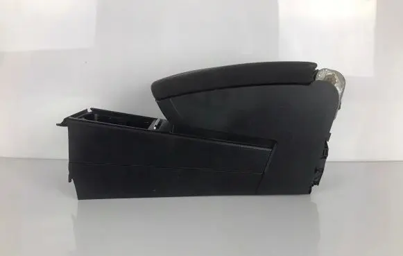 Volkswagen PASSAT B6 Armrest 3C0864207