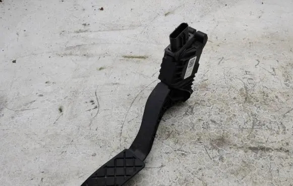 Volkswagen Golf Sportsvan Accelerator throttle pedal 5Q1723503J 6PV01062113