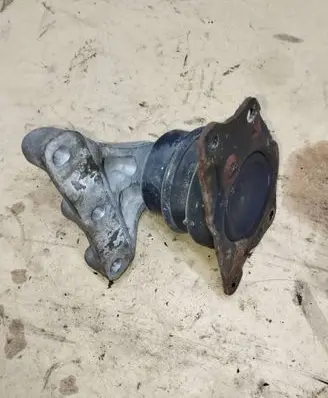 Volkswagen Polo Engine mount bracket 6Q0199185R