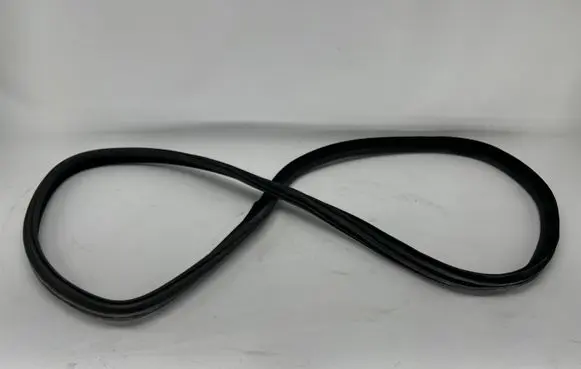 BMW 4 F36 Gran coupe Rear door rubber seal (on body) 7401894