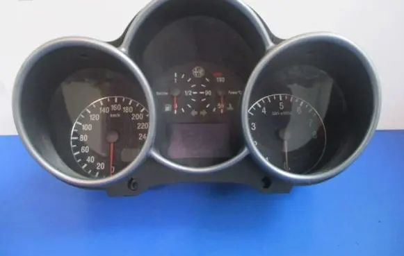 Alfa Romeo 147 Speedometer (instrument cluster) 735374409