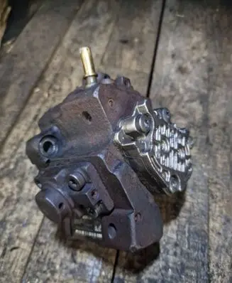Opel Vivaro Fuel injection high pressure pump 0445010170