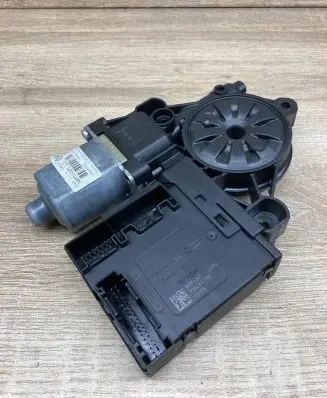Volkswagen PASSAT B7 Front door window regulator motor 3C0959792C 3AA959702A