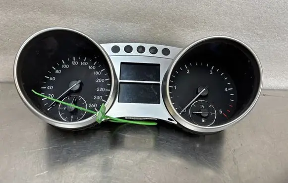 Mercedes-Benz ML W164 Speedometer (instrument cluster)