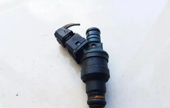 Hyundai Accent Fuel injector 3531022010 9250930006