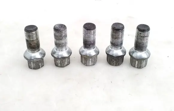 Volkswagen Golf VIII Nuts/bolts 