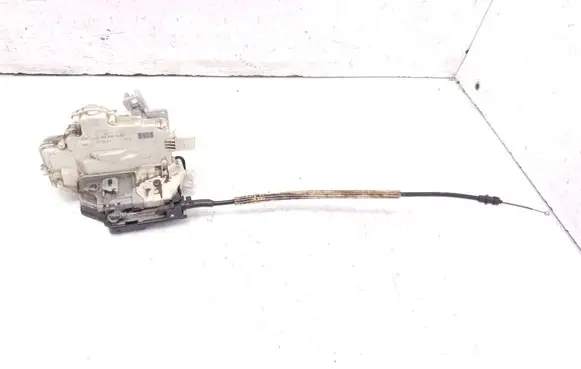 Volkswagen PASSAT B7 Rear door lock 3C4839016A