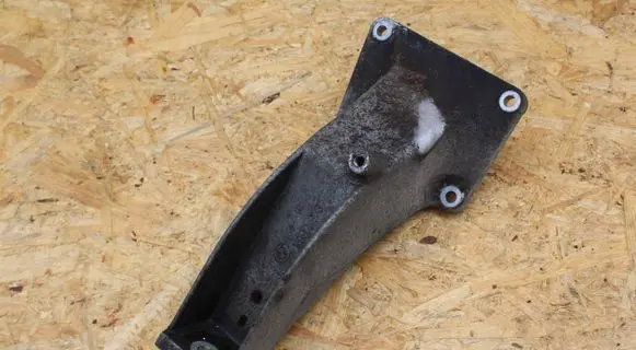 BMW 5 E39 Engine mounting bracket 1092973