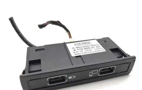 Mercedes-Benz CLA C117 X117 W117 USB socket connector A1728202100