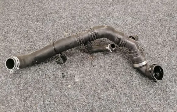 Land Rover Range Rover Sport L494 Engine coolant pipe/hose HPLA8286DA HPLA8286