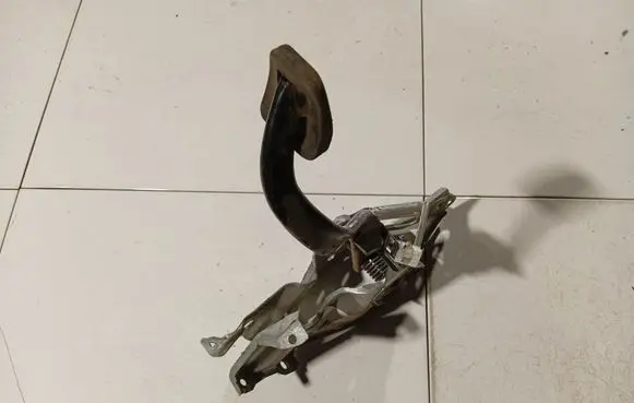 Opel Astra H Brake pedal 