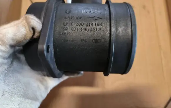 Audi A8 S8 D3 4E Mass air flow meter 07C906461A 0280218143