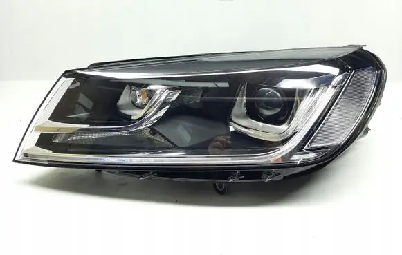 Volkswagen Touareg II Headlight/headlamp 7P1941751B
