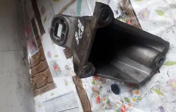 Audi A6 S6 C4 4A Engine mounting bracket