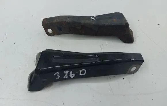 Mazda CX-7 Fender mounting bracket