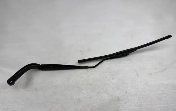Ford Mustang VI Front wiper blade arm FR3B17B589