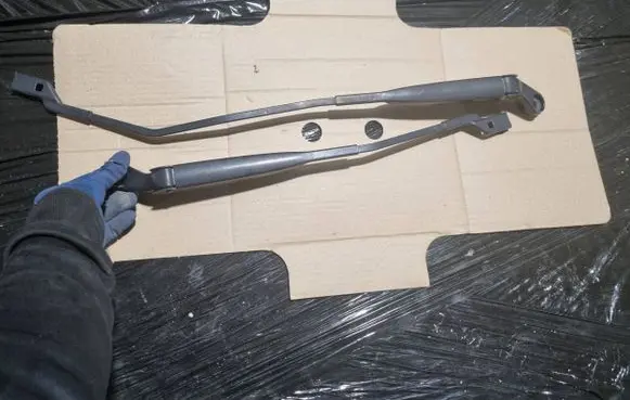 Ford Ka Front wiper blade arm B420DLHD