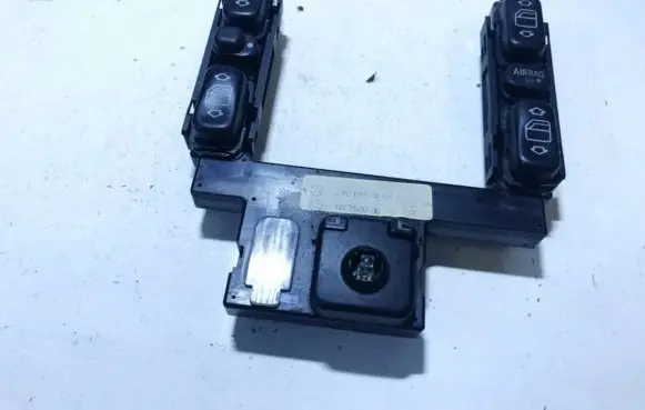 Mercedes-Benz E W210 Electric window control switch 2108214151 03750032