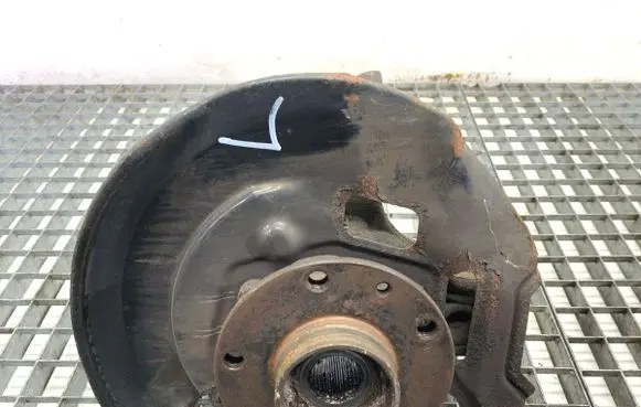 Nissan Qashqai Front wheel hub spindle knuckle 