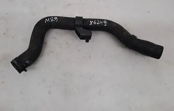 Engine coolant pipe/hose