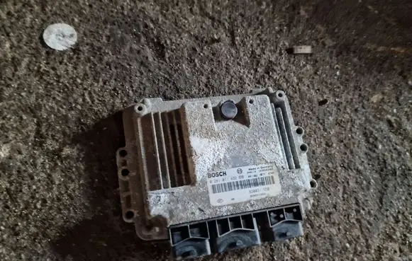 Renault Master II Engine control unit/module 0281011432