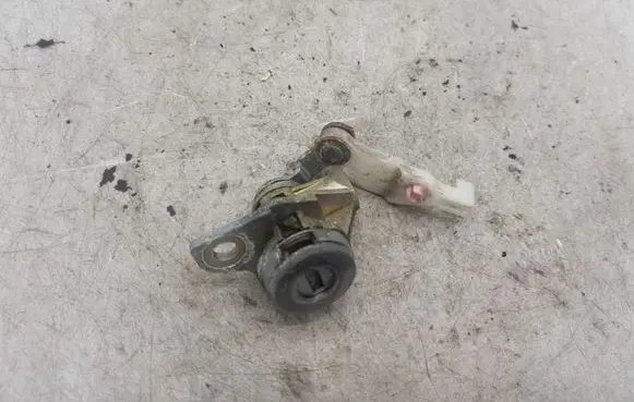 Toyota Previa (XR30, XR40) II Front door lock (next to the handle) NOCODE