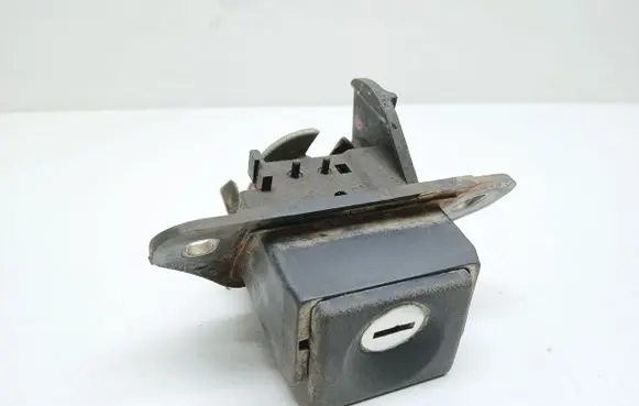 Opel Astra F Tailgate exterior lock 