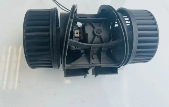 Chrysler Pacifica Heater fan/blower 790836l