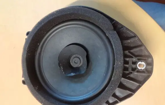 Chevrolet Malibu Front door speaker 000196717 84254130
